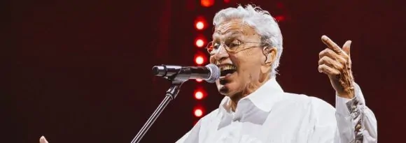 Caetano Veloso se prepara para embarcar em temporada internacional