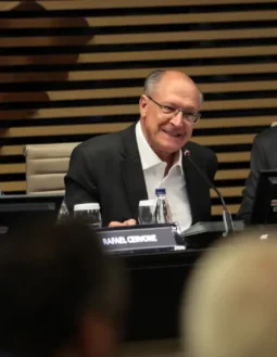 Alckmin diz que redução da jornada de trabalho é tendência mundial