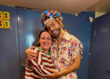 Após desfilar como Dona Hermínia, Pedro Sampaio recebe mensagem emocionada de Ju Amaral