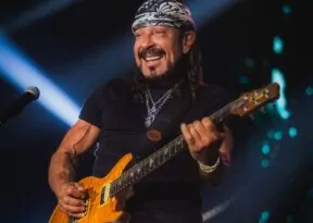 Bell Marques, Léo Santana e Zé Vaqueiro fazem histórias no Camarote Villa