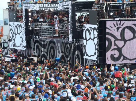 Trio elétrico ganha novo título em Salvador. Confira!