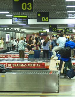 Mudança no sistema alfandegário pode agilizar o desembarque de viajantes no Brasil