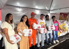 Carnaval sem Fome oficializa entrega dos alimentos arrecadados em Salvador