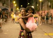 Comédia-romântica gravada na festa em Salvador estreia na Band. Veja detalhes!