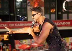 É dada a largada! Lincoln Senna comanda o Parangolé na abertura do Carnaval 2026