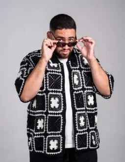 Daniel Ferreira leva  humor sobre o verão de Salvador em novo Espetáculo