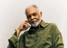 Festival brasileiro estreia em Paris com show de Gilberto Gil