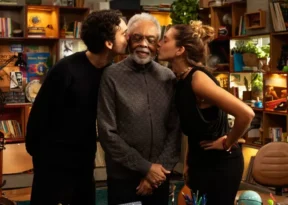 Gilberto Gil abre temporada 2026 do Tiny Desk Brasil ao lado de Flor e Bento Gil
