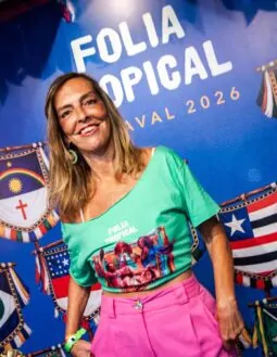 João Gomes homenageia pesquisadora da UFRJ durante show na Sapucaí