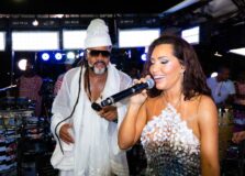Karinah celebra samba no trio de Carlinhos Brown no Carnaval de Salvador