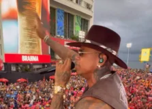 ‘O Dono Da Zorra Toda’: Léo Santana puxa bloco Vem com o Gigante Nana em Barra-Ondina