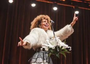 Vanessa da Mata participa de conferência em universidades dos EUA