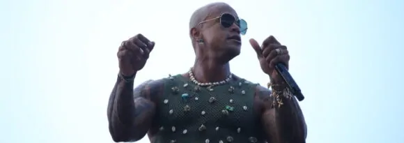 Pipoca do GG! Léo Santana puxa trio sem cordas no encerramento do Carnaval de Salvador