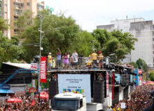 Pipoca. Povo. Presente! Saulo arrasta multidão de foliões no Campo Grande