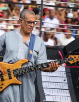 Luciano Calazans celebra 40 anos de carreira com nomes da música baiana em Salvador