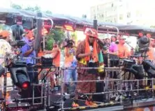 Psirico presta homenagem a Neguinho do Samba em trio pipoca no Campo Grande