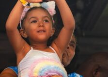 Tal pai, tal filha! Léo Santana agita o circuito Barra-Ondina com a presença de sua filha Liz