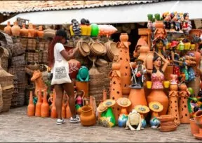 Turismo internacional injeta bilhões na economia brasileira no início de 2026