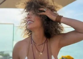 Vanessa da Mata curte verão em Salvador: ‘no sol que alivia tudo’