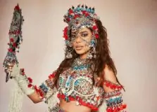 Anitta encerra temporada carnavalesca com look inspirado nos orixás