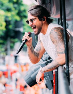 Banda EVA lança novo single com clipe gravado durante o Carnaval de Salvador