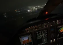 Piloto registra momento impressionante em meio a neblina durante pouso em Salvador