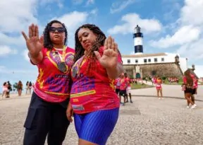 Corrida mobilizou milhares na orla de Salvador no Dia Internacional das Mulheres