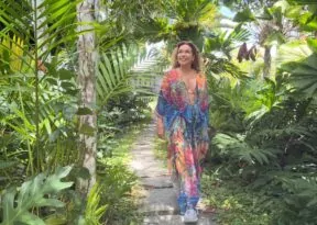 Daniela Mercury compartilha momento de descanso no sul da Bahia