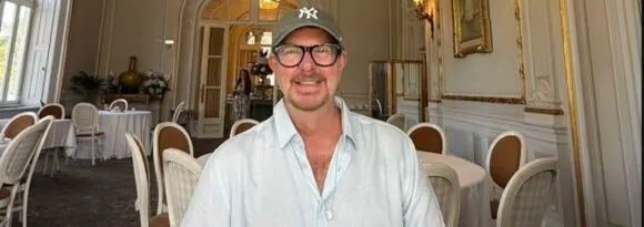 Dito Espinheira curte férias em Portugal acompanhado de amigos