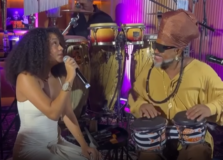 Filha de Carlinhos Brown emociona ao cantar clássico de Chico Buarque ao lado do pai