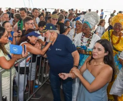Fotos –  Aleixo Belov é recebido com honras em Salvador após concluir sexta volta ao mundo pela Passagem Nordeste