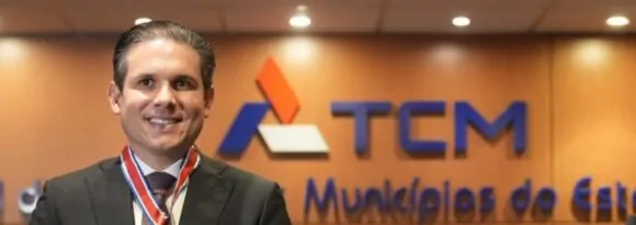 Hugo Motta recebe homenagem durante cerimônia em Salvador