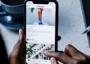 Rolagem infinita na mira: entenda a nova regra que impacta redes sociais