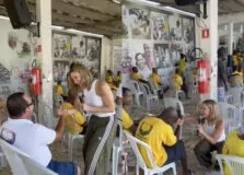 Claudia Leitte emociona em visita a instituição social em Salvador