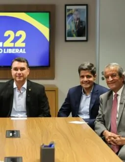 João Roma e ACM Neto se encontram com Flávio Bolsonaro em Brasília