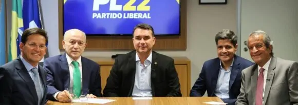 João Roma e ACM Neto se encontram com Flávio Bolsonaro em Brasília