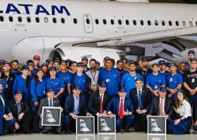 Latam incorpora primeiros aviões da Embraer e marca parceria inédita com indústria brasileira