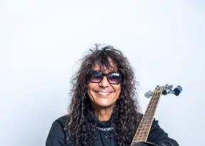 Luiz Caldas celebra o axé em shows intimistas em São Paulo