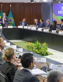 Lula confirma Alckmin como vice e se despede de ministros candidatos