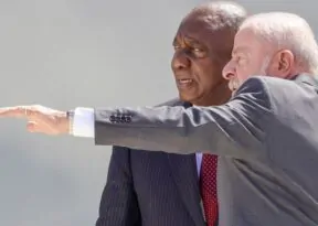 Lula recebe líder sul-africano para agenda em Brasília