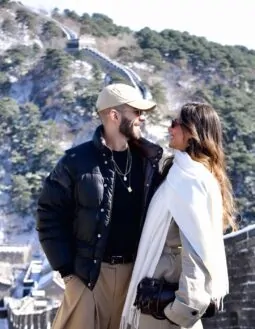 Mari Gonzalez e Pipo Marques exploram cenário histórico durante viagem á China