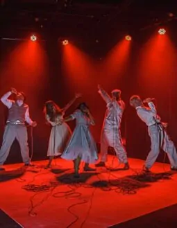 Peça “Vermelho Melodrama” no Teatro Gregório de Mattos