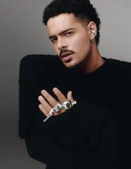 Pedro Sampaio anuncia turnê internacional com shows em nove países