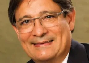 Tributarista baiano que participou da criação do CNPJ recebe Comenda 2 de Julho