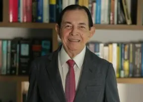 Câmara de Salvador homenageia jurista Thomas Bacellar com Medalha Thomé de Souza