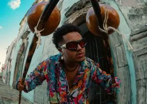 Cantor e instrumentista baiano leva o som do berimbau à China em turnê com a NEOJIBA