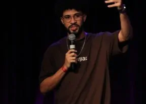 Dan Carvalho leva humor do cotidiano aos palcos de Salvador com novo show