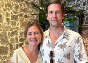 Em Salvador, Adriana Esteves e Vladimir Brichta aproveitam o clima de Páscoa