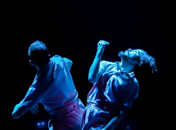 Espetáculo “Dança Boba” explora a escuta e a improvisação em Salvador