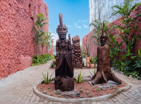 Exposição no MUNCAB mobiliza Exu como um princípio de articulação ligado à abertura de caminhos